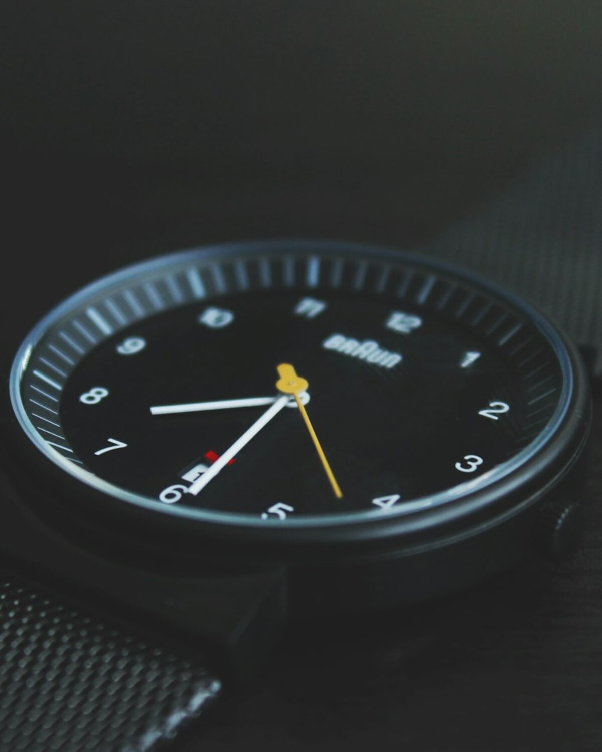Heritage Automatic 40 — black mesh, low light