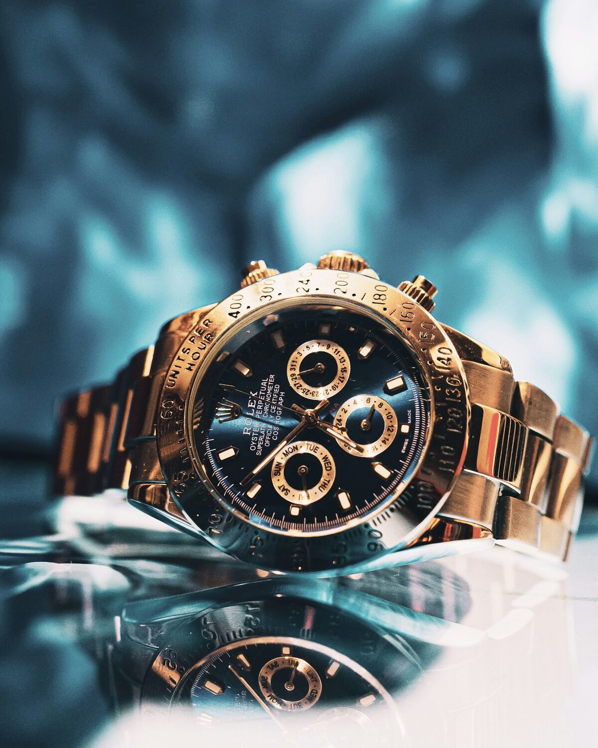 Meridian Chronograph 41 — gilt chronograph, dial macro